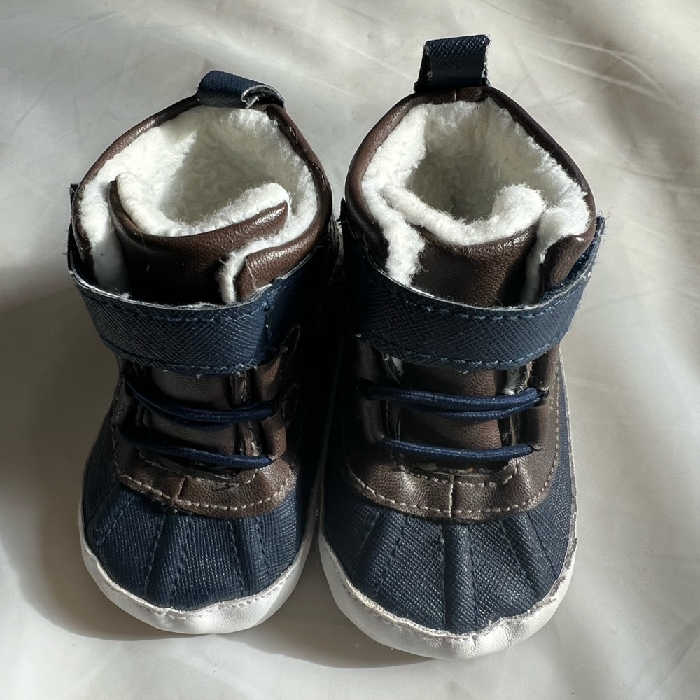 NWOT Blue brown soft bottom baby shoes